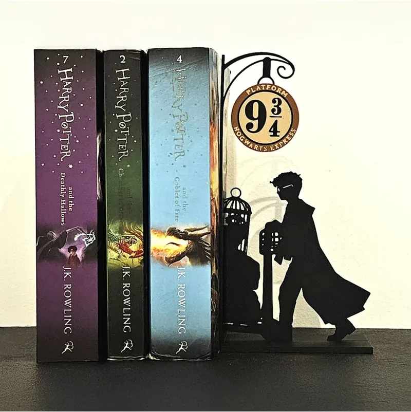 Büyülü Tren Peronu Kitap Tutucu – Siyah